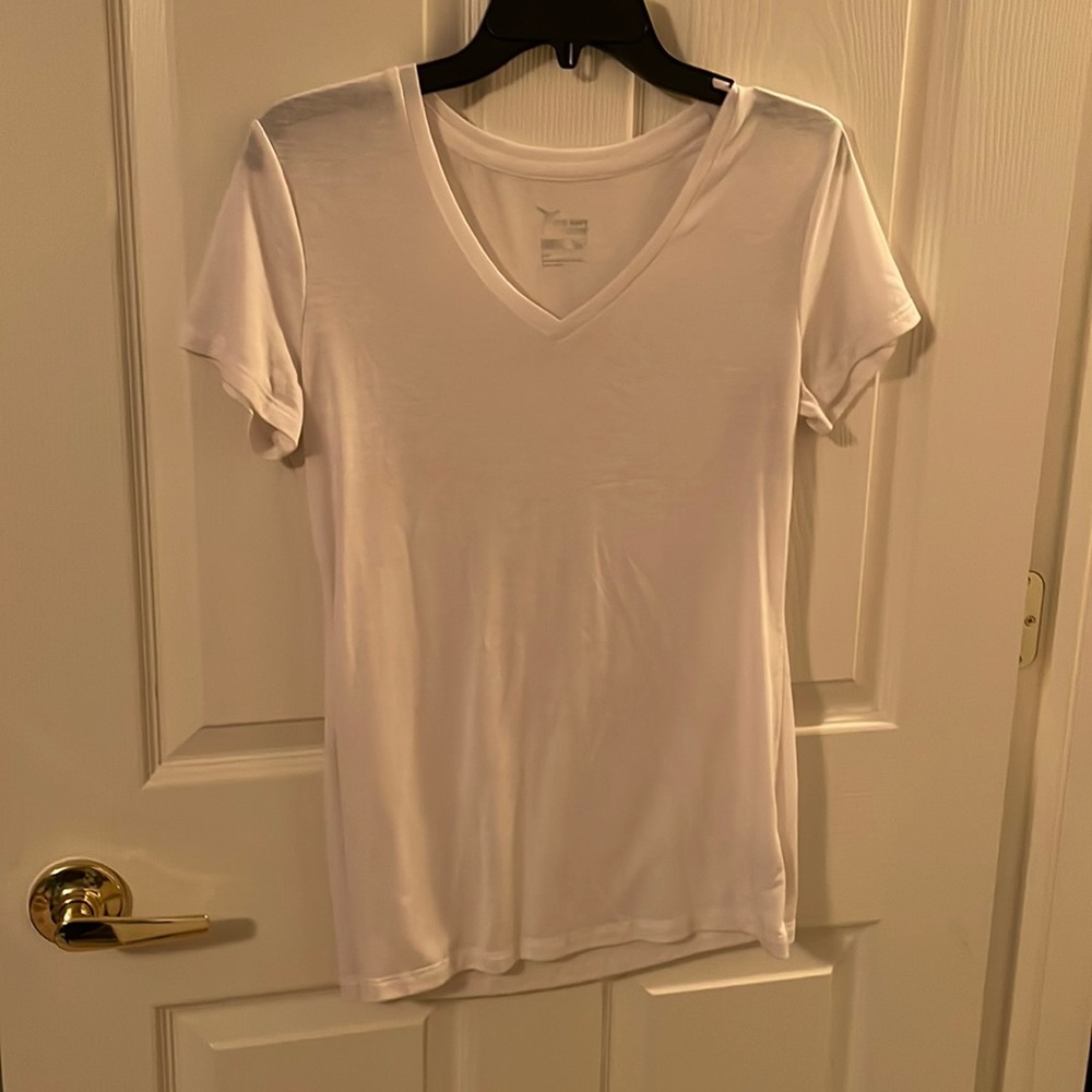 White tee
